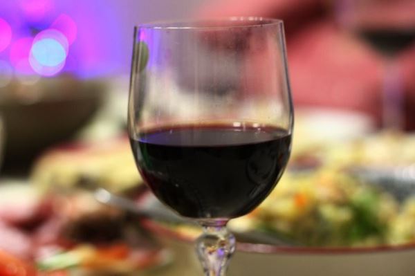 Как замедлить опьянение в новогоднюю ночь: рекомендации доктора Мясникова – простые способы