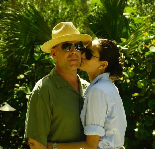 «Любовь и обожание растут»: тяжелобольной Брюс Уиллис отмечает 16-летнюю годовщину с женой