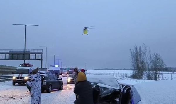 Массовое ДТП произошло на российской скоростной трассе. Столкнулись 50 машин, погиб ребенок и трое взрослых