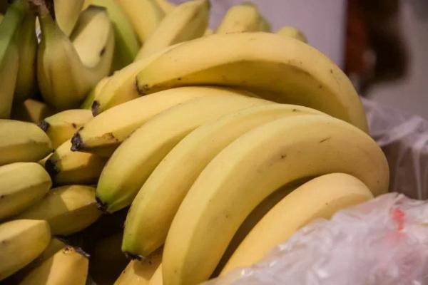 Сладости, бананы, кофе и ещё 3 продукта, которые лучше не есть во время простуды: что же тогда есть