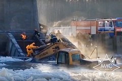 В Белоруссии пролет моста обрушился при демонтаже